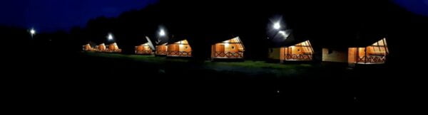 Cazare camping la Casute Bulz Valea Iadului