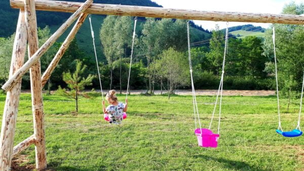 Cazare camping la Casute Bulz Valea Iadului