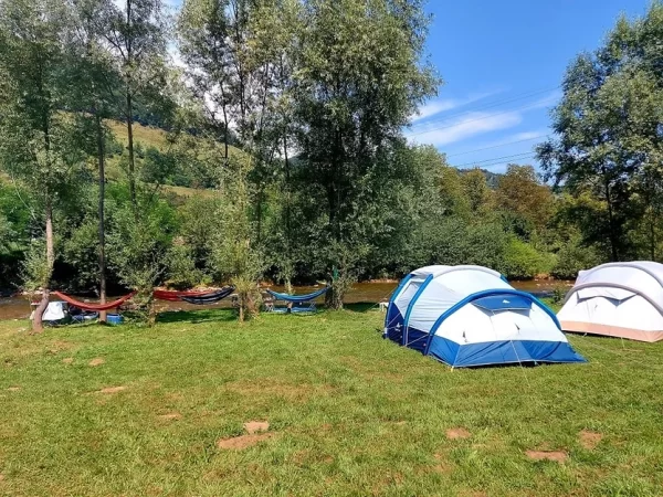 Cazare camping la Casute Bulz Valea Iadului
